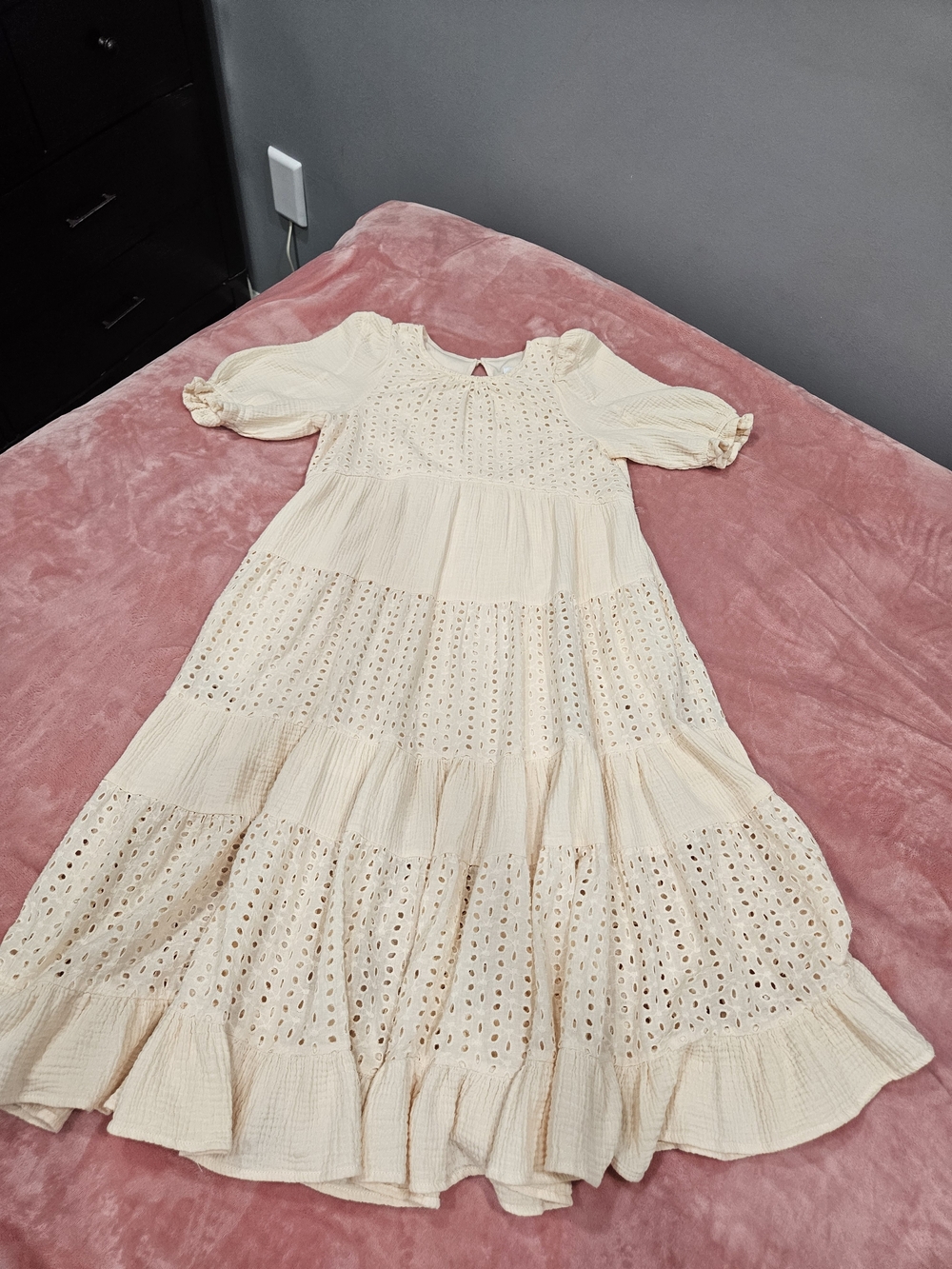 Women's Cream Eyelet Tiered Maxi Dress - Feminine Puff Sleeve Style